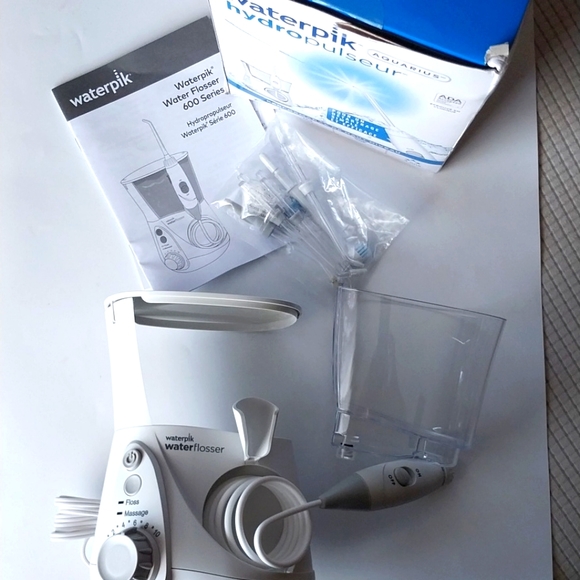 (New) Waterpik Dental Flosser 600 Series 10 Settings SEALED - Picture 8 of 9